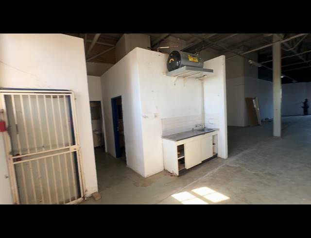 191M² WAREHOUSE TO LET IN WYNBERG